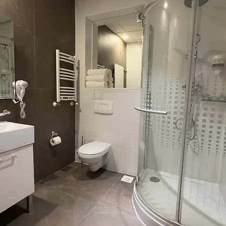 Heights Old Center 3*